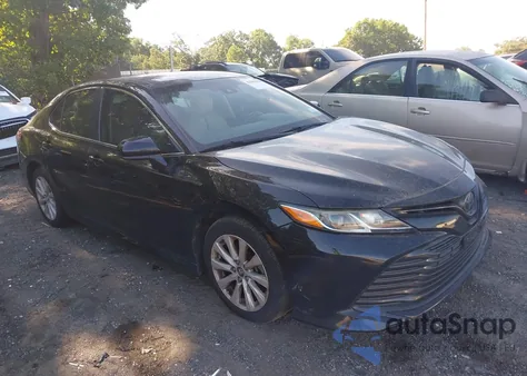 2018 Toyota Camry Le из США, поврежденный, VIN 4T1B11HK7JU648135